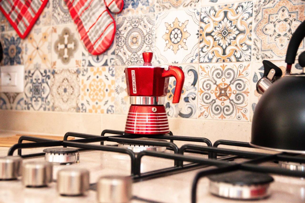 ロコロトンド Trulli Donna Isabella 2 Bed & Breakfast エクステリア 写真