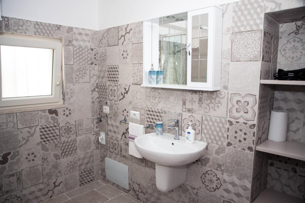 ロコロトンド Trulli Donna Isabella 2 Bed & Breakfast エクステリア 写真