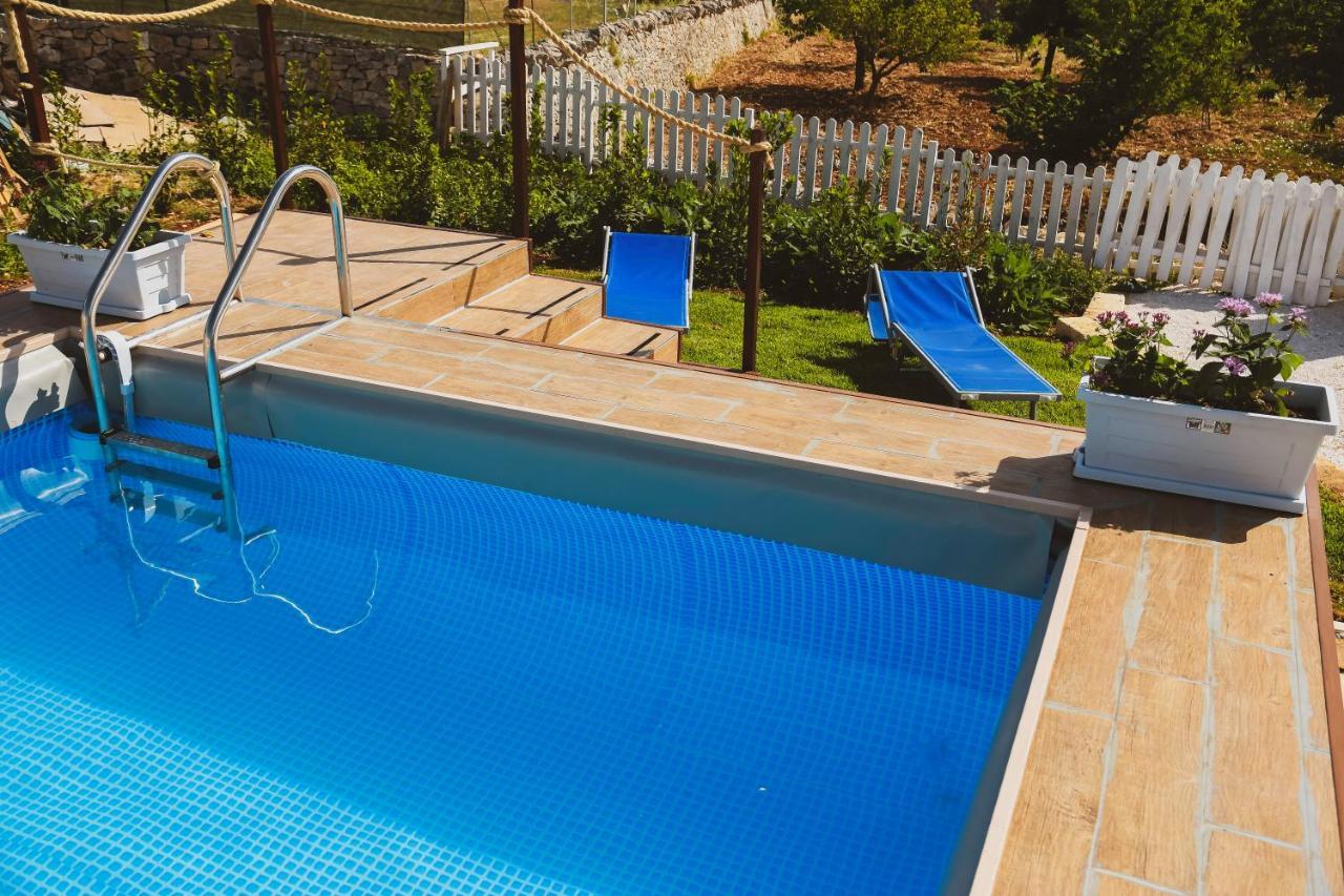 ロコロトンド Trulli Donna Isabella 2 Bed & Breakfast エクステリア 写真