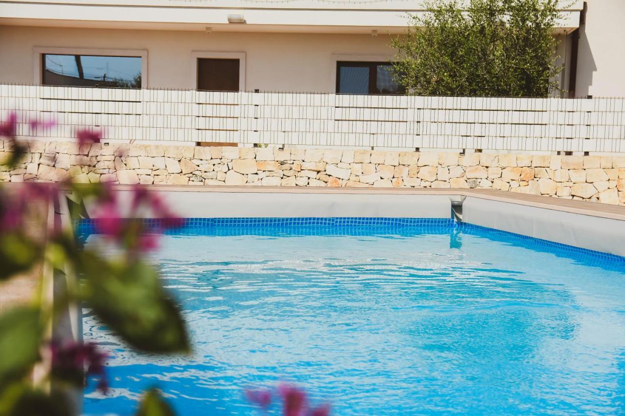 ロコロトンド Trulli Donna Isabella 2 Bed & Breakfast エクステリア 写真